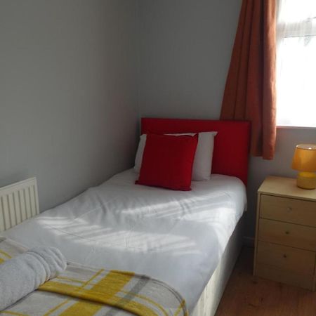 Chelsea House-Huku Kwetu Dunstable-3 Bedroom House Houghton Regis ภายนอก รูปภาพ