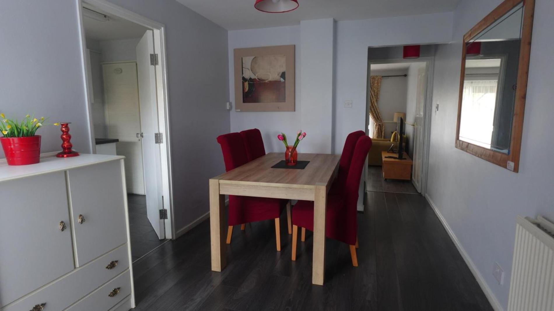 Chelsea House-Huku Kwetu Dunstable-3 Bedroom House Houghton Regis ภายนอก รูปภาพ